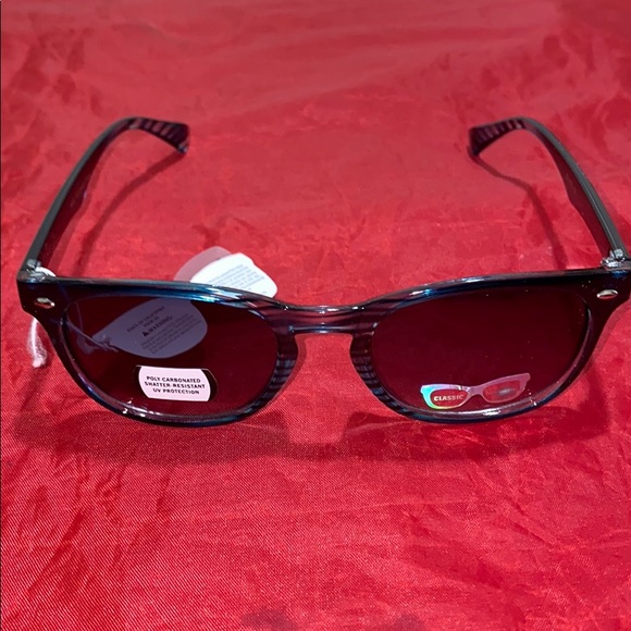 Polly Carbonate Shatter Resistant SUNGLASSES - Picture 11 of 11